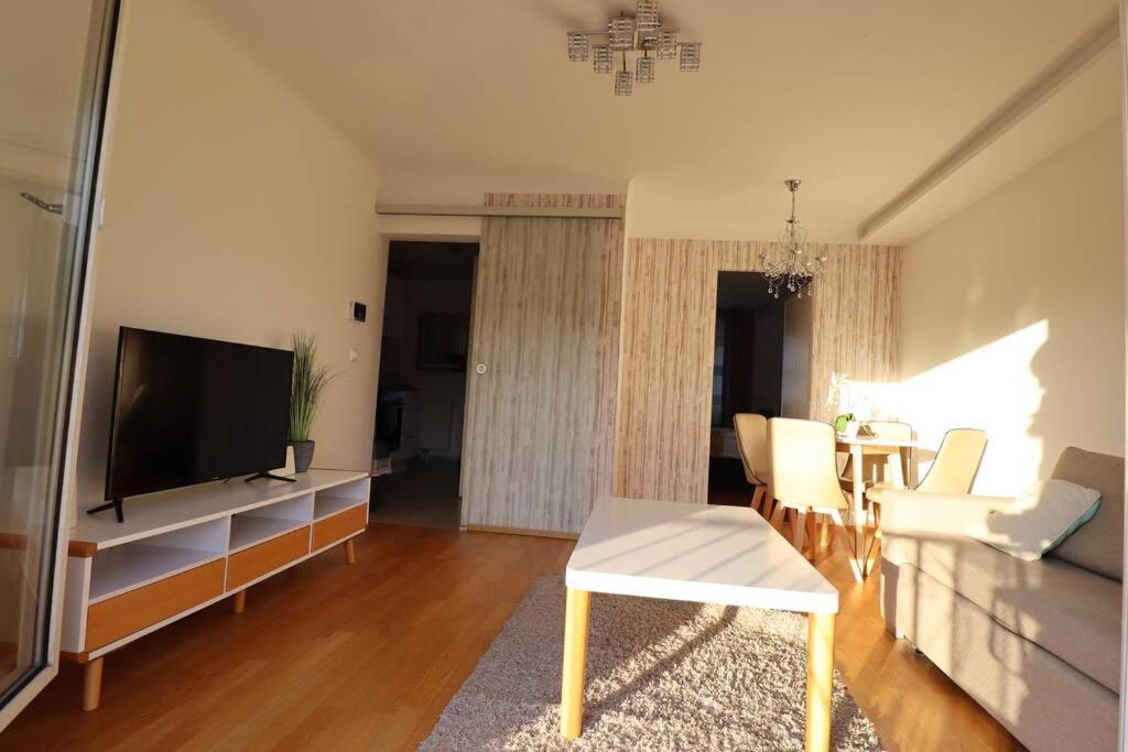 Apartment Brilliant View: Balcony Home, Modern, Stylish And Newly Renovated Wien