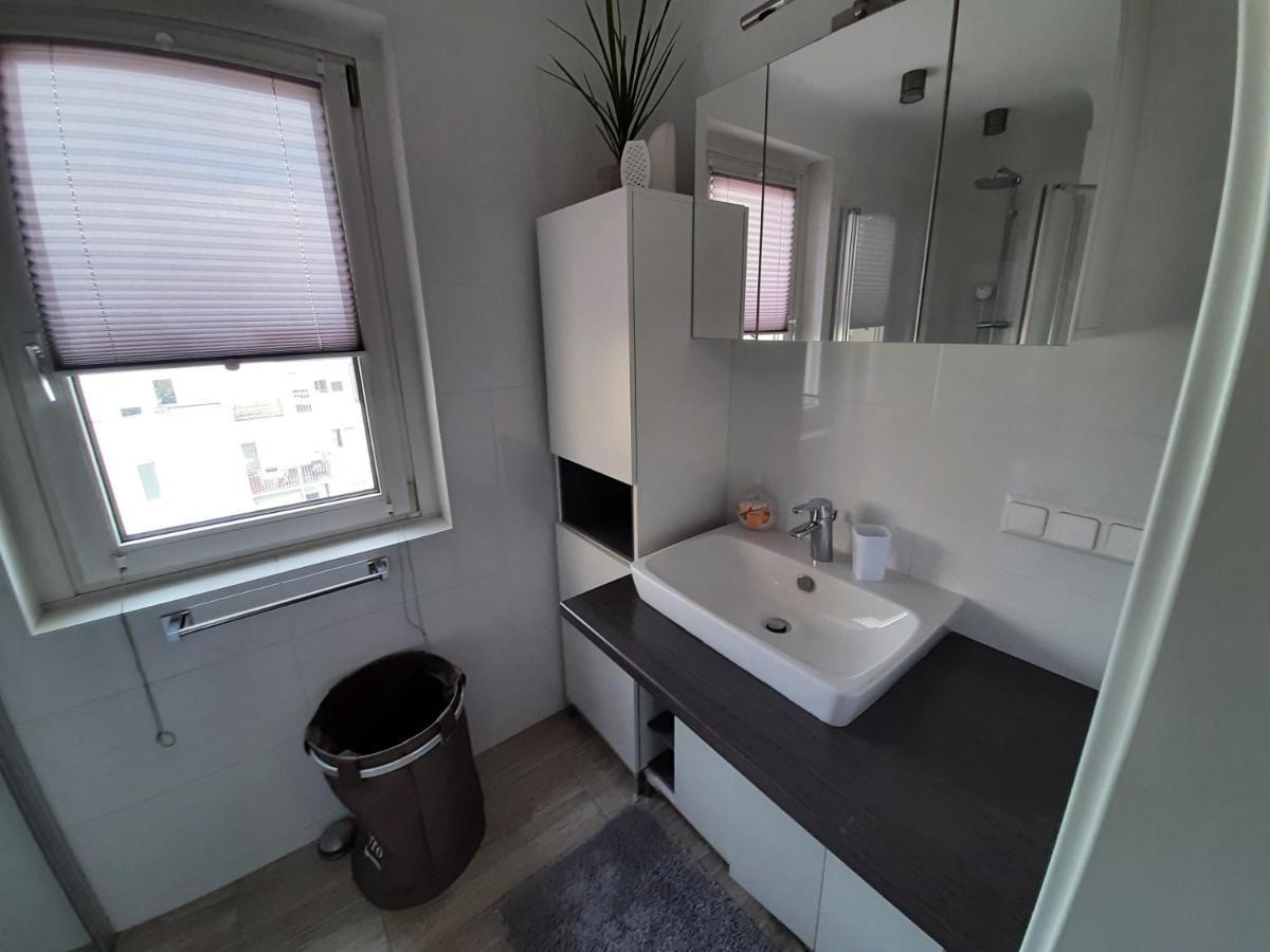 Brilliant View: Balcony Home, Modern, Stylish And Newly Renovated * Wien