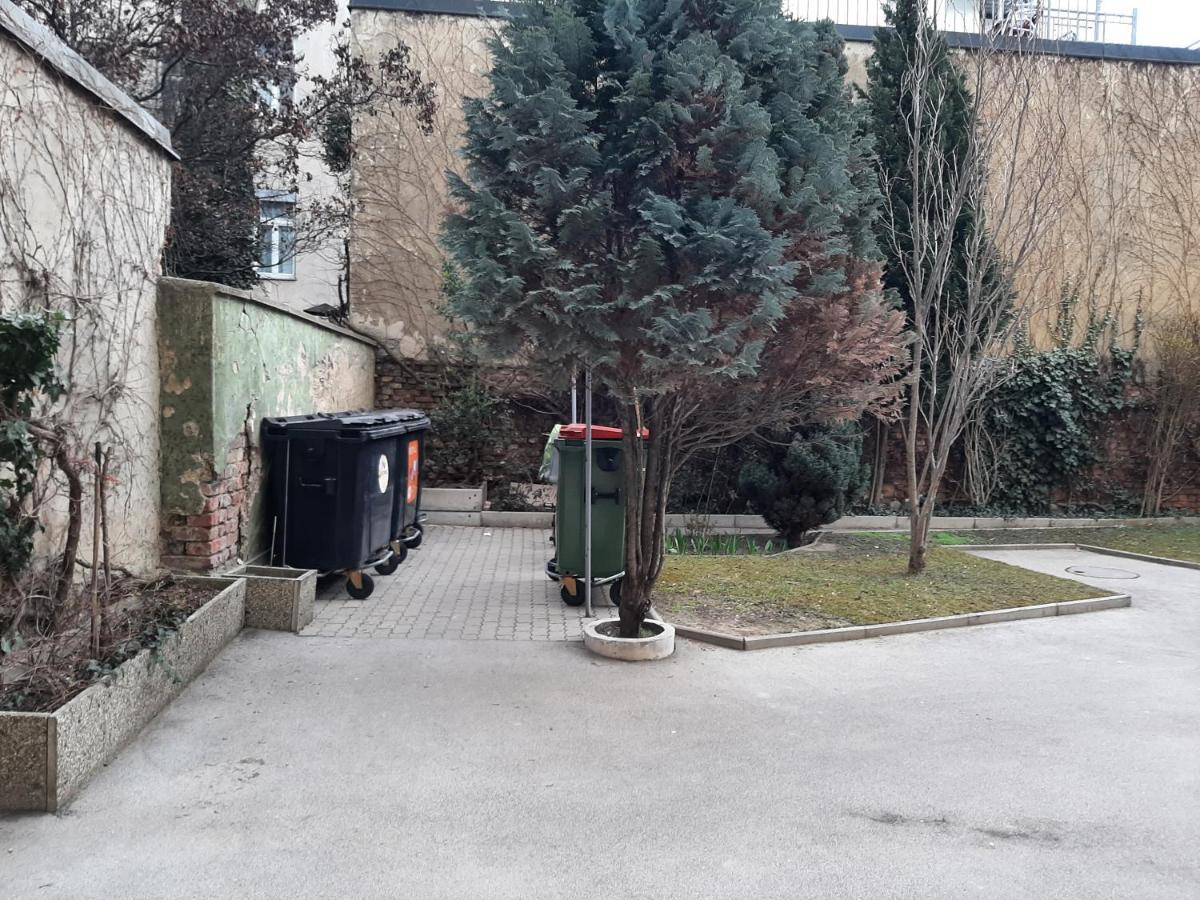 Brilliant View: Balcony Home, Modern, Stylish And Newly Renovated * Wien